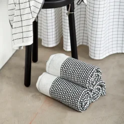 Toalla de baño Grid 70x140 cm, negro-off white