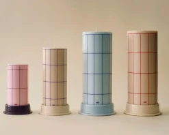 Vela gruesa Column Candle small 15 cm, Light pink-bordeaux grid