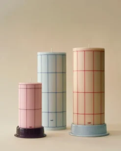 Vela gruesa Column Candle large 25 cm, Off white-red grid check